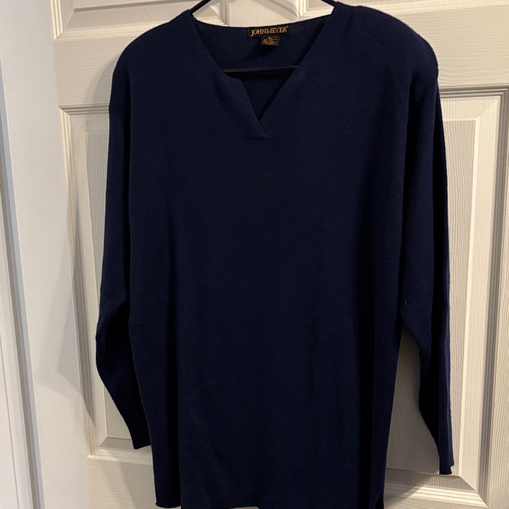 John Meyer of Norwich V-Neck Sweater in Navy